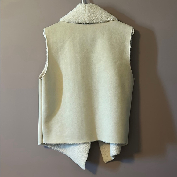 LOFT OUTLET FAUX FUR CREAM SHERPA VEST SIZE L - Picture 3 of 5